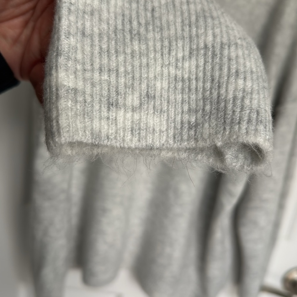 Vince Camuto sweater SOFT - Picture 3 of 5